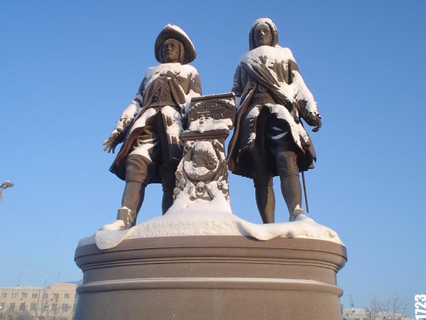 Памятник основателям города